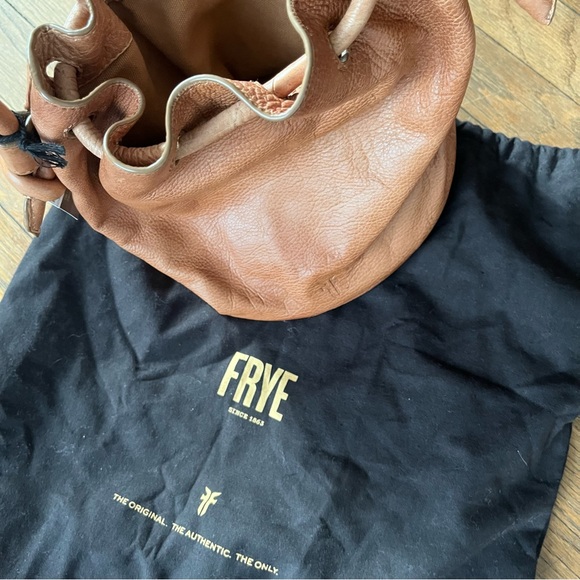 Frye / NWT Nora Knotted Bucket in Beige - Picture 10 of 10